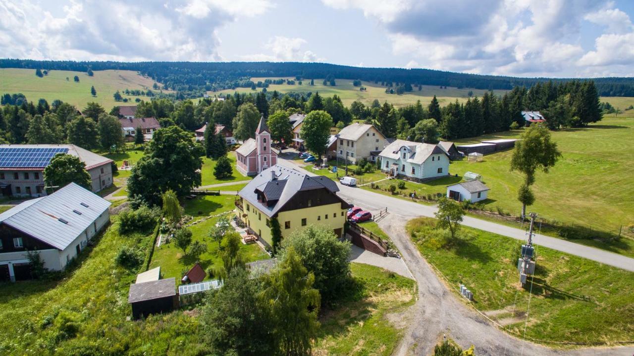 Penzion U Zpevaku Nove Hute Exterior foto